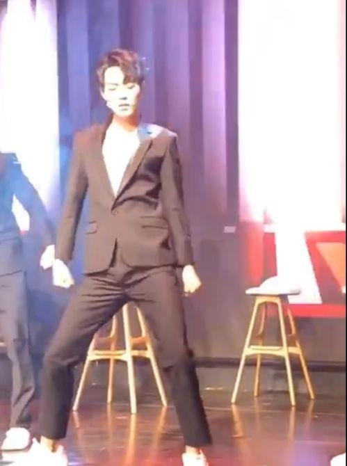 肖战爆料跳舞是哪一期视频,舞蹈魅力瞬间，揭秘哪一期视频让他舞动心弦  第1张